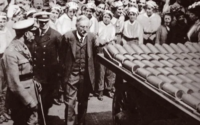 Frauen bei der Arbeit in einer Munitionsfabrik während des Ersten Weltkriegs